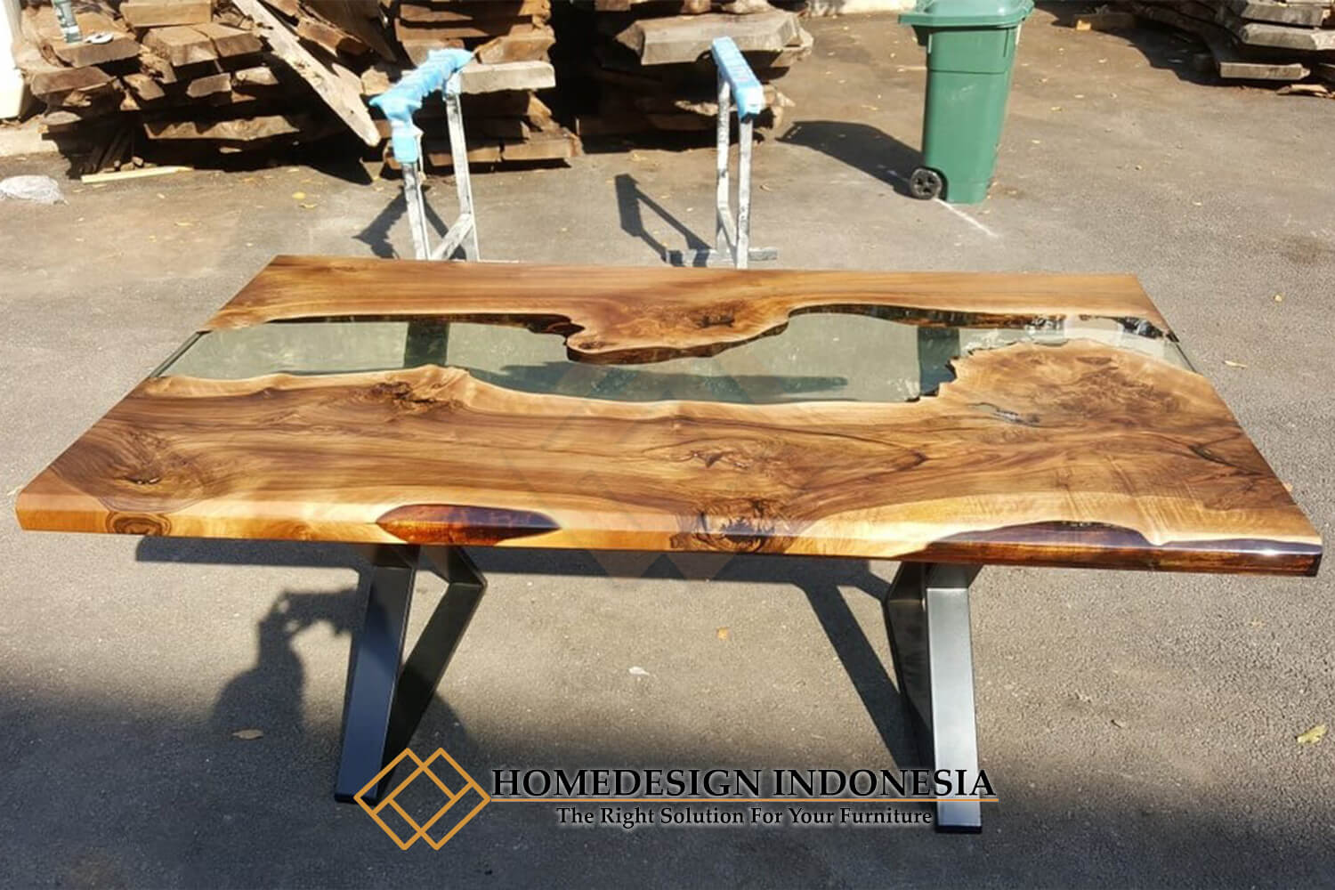 Meja Resin Kayu Trembesi Cantik Kaki Besi Modern Style HD-1737