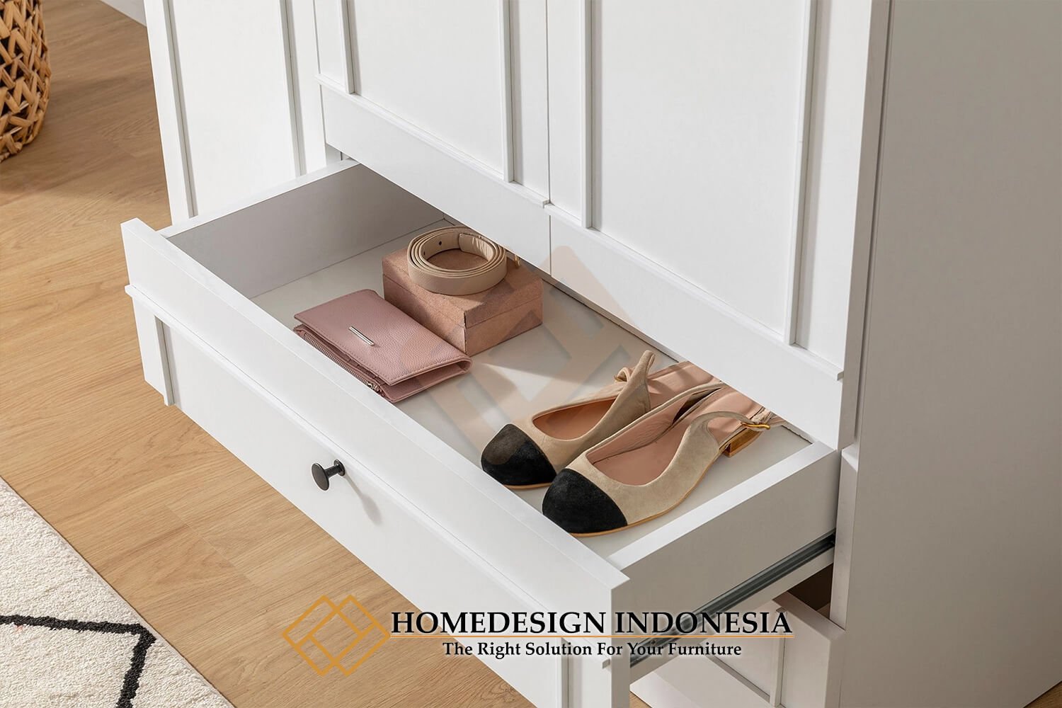 Lemari Pakaian Minimalis 3 Pintu Shabby Chich Design HD-1923.2